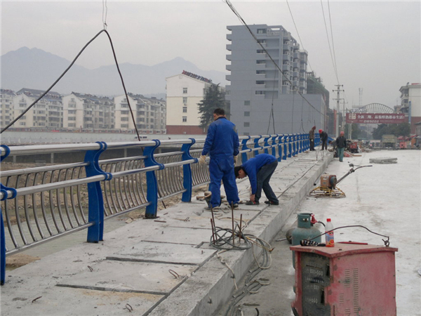 巴彦淖尔不锈钢复合管护栏常见问题及解决方案
